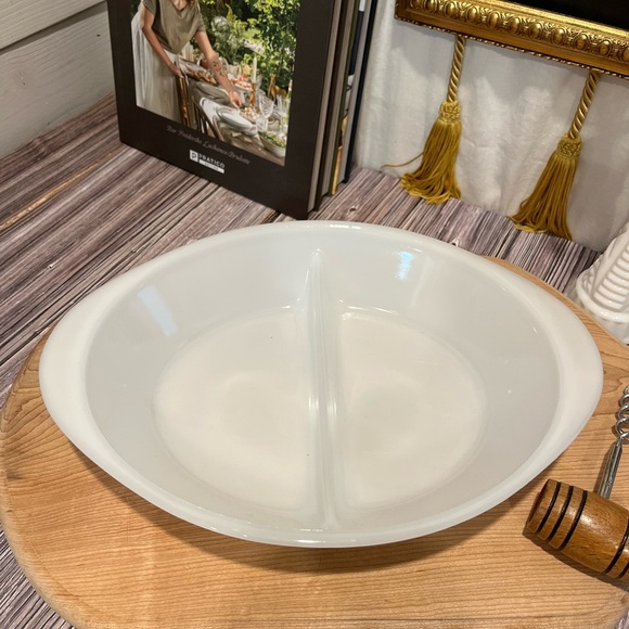 VINTAGE GLASSBAKE Divided Serving Dish J-2352-1/2 – Starburst Pattern - Picture 2 of 7